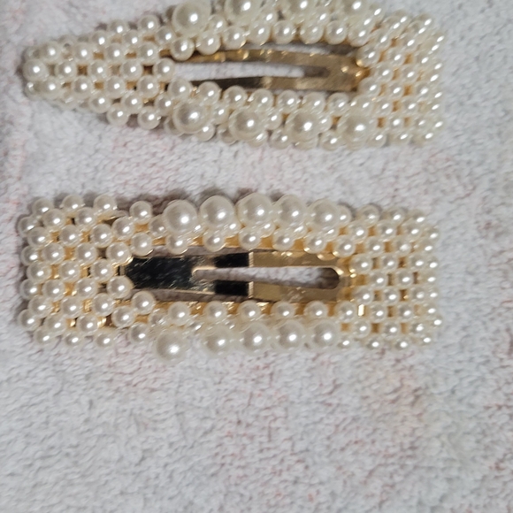 Accessories - Elegant Pearl Hair Clips